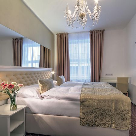 Hotel Taurus Praga Esterno foto
