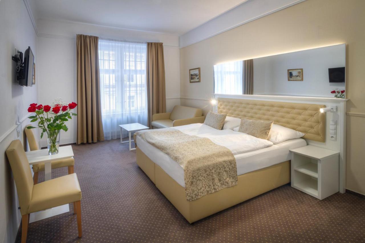 Hotel Taurus Praga Esterno foto