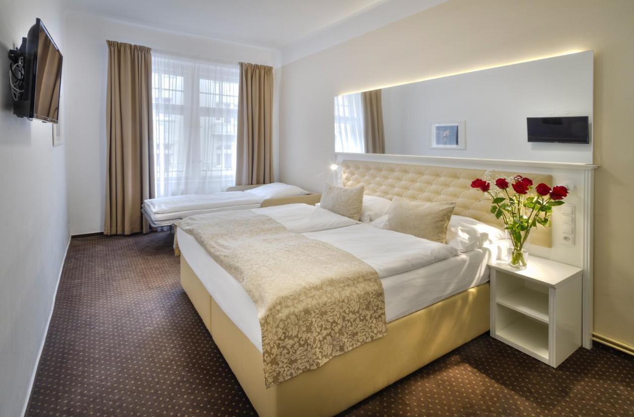 Hotel Taurus Praga Esterno foto