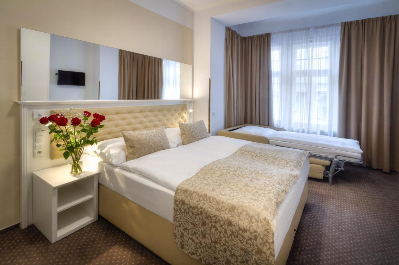 Hotel Taurus Praga Esterno foto
