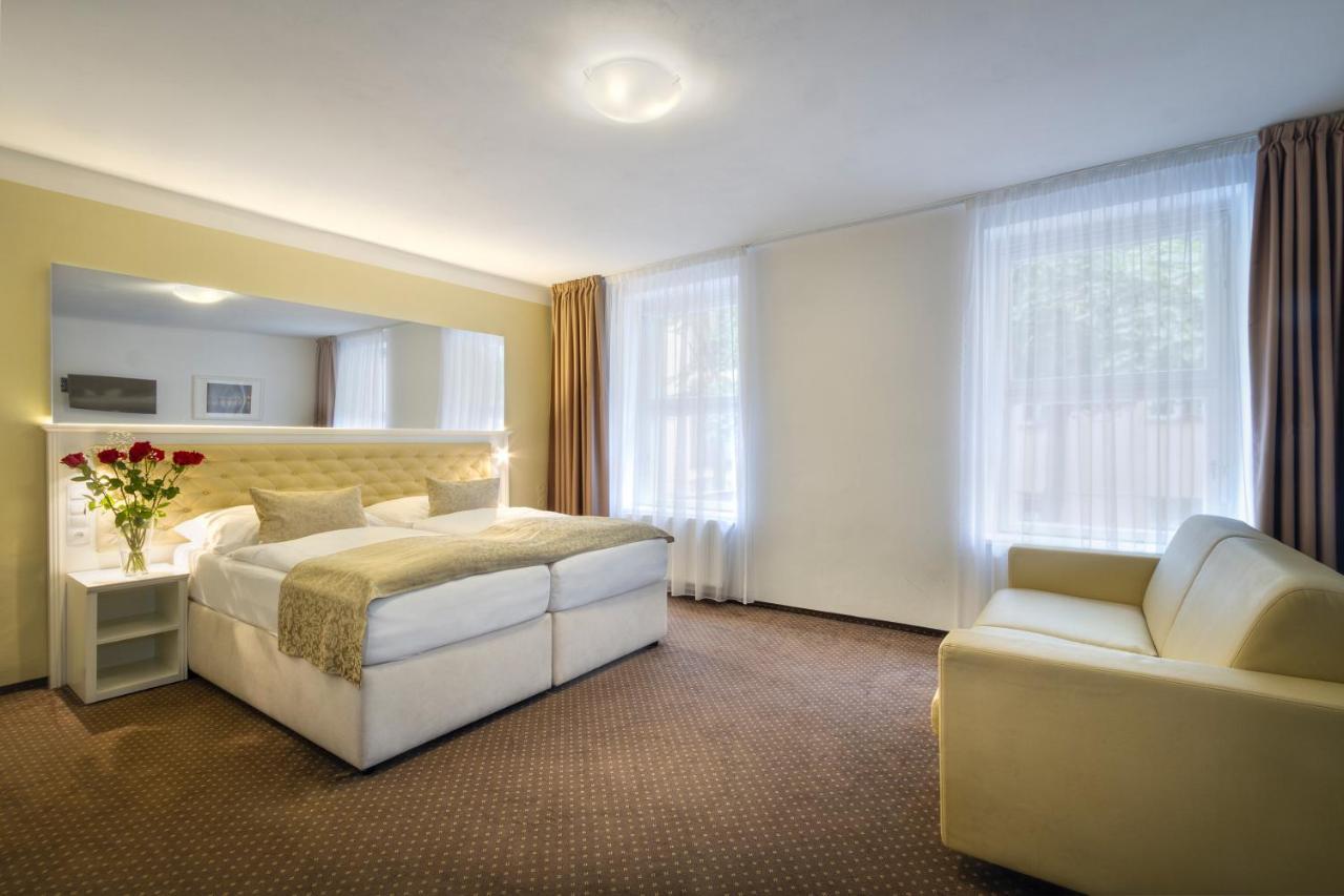 Hotel Taurus Praga Esterno foto