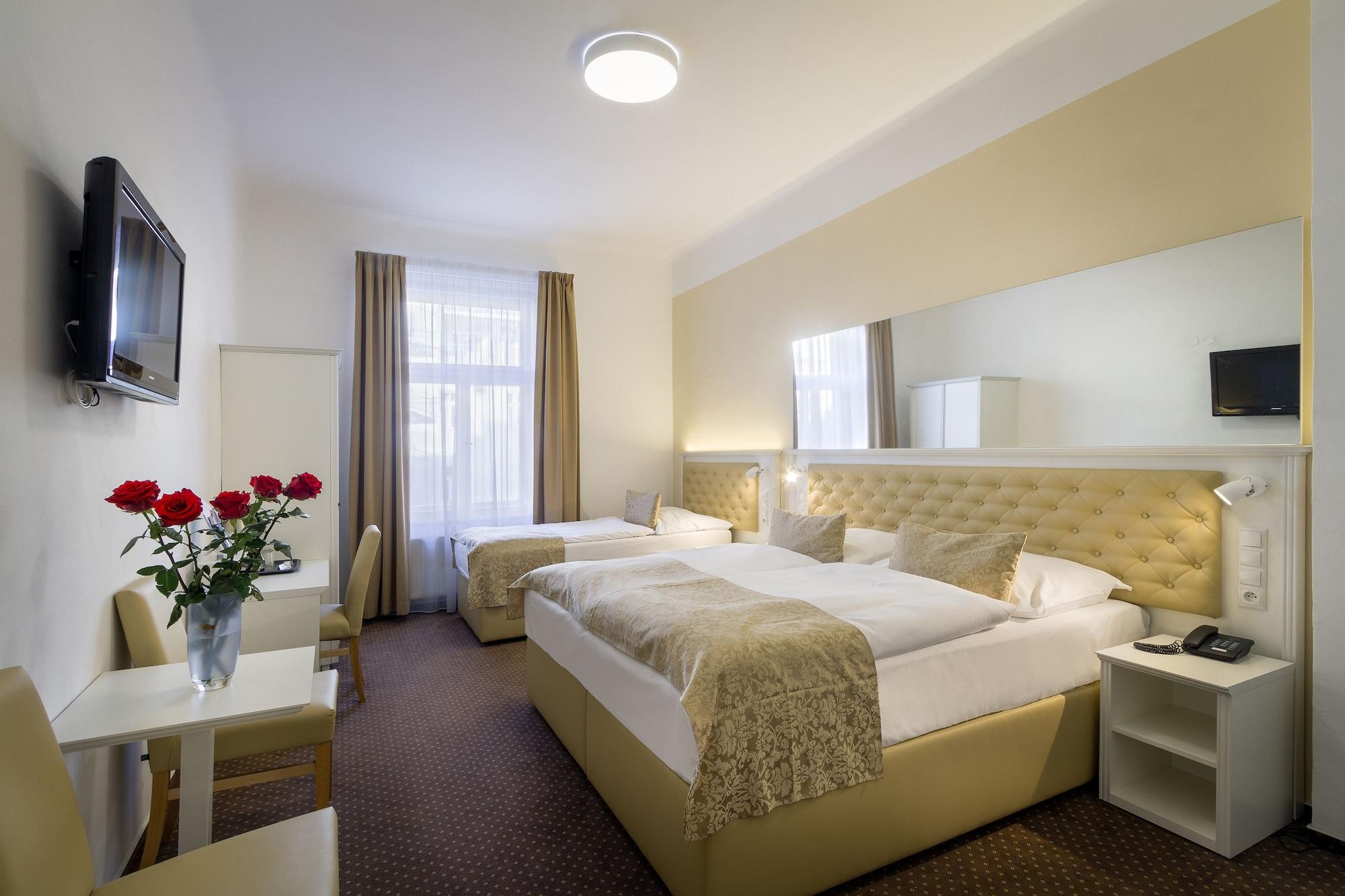Hotel Taurus Praga Esterno foto
