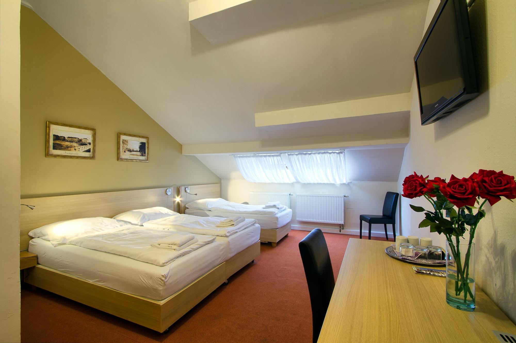 Hotel Taurus Praga Esterno foto