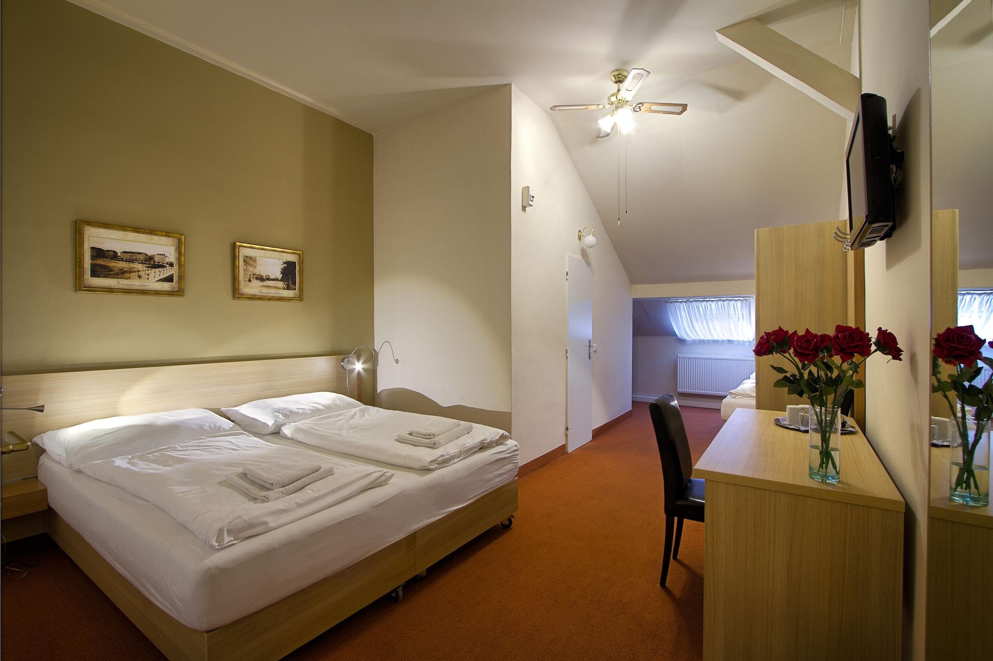 Hotel Taurus Praga Esterno foto