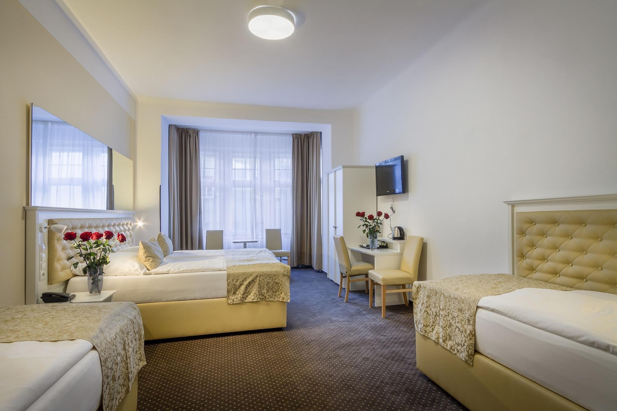 Hotel Taurus Praga Esterno foto