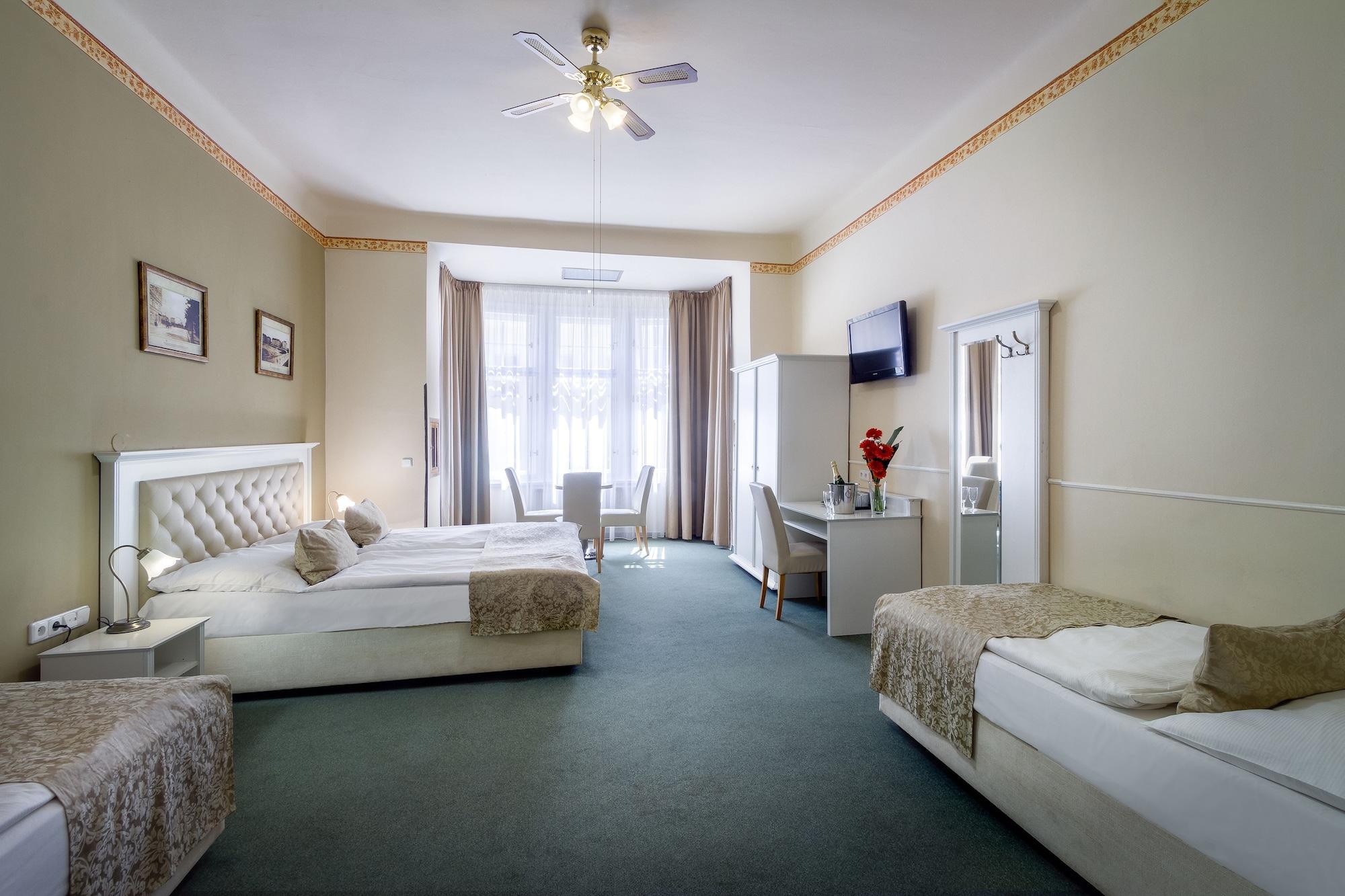 Hotel Taurus Praga Esterno foto
