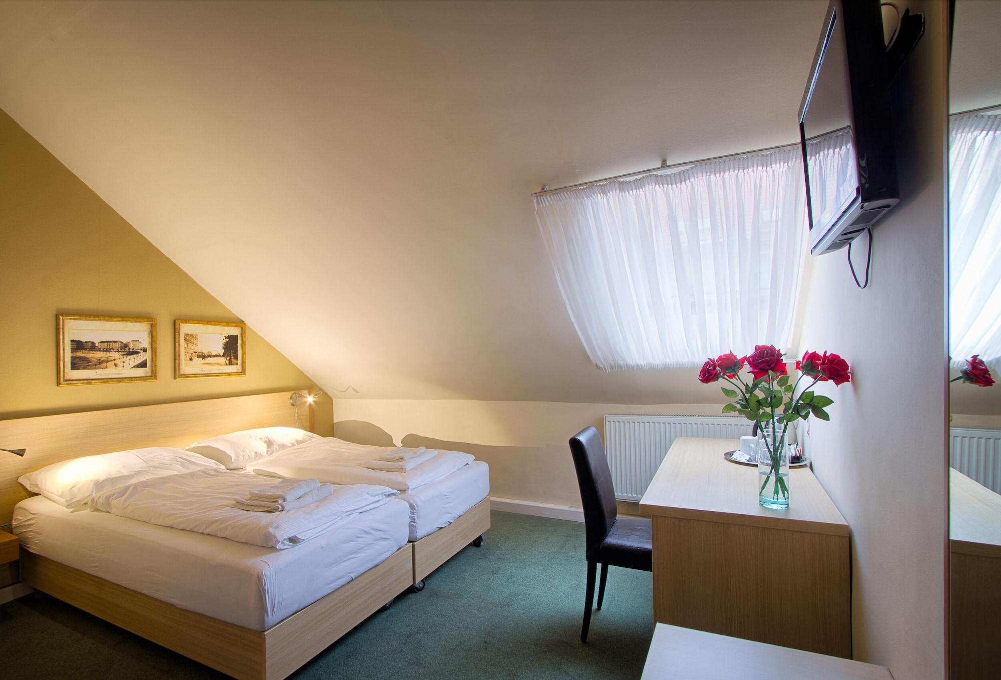 Hotel Taurus Praga Esterno foto