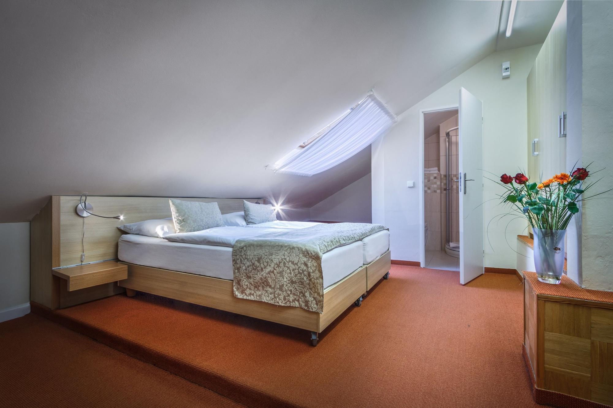 Hotel Taurus Praga Esterno foto