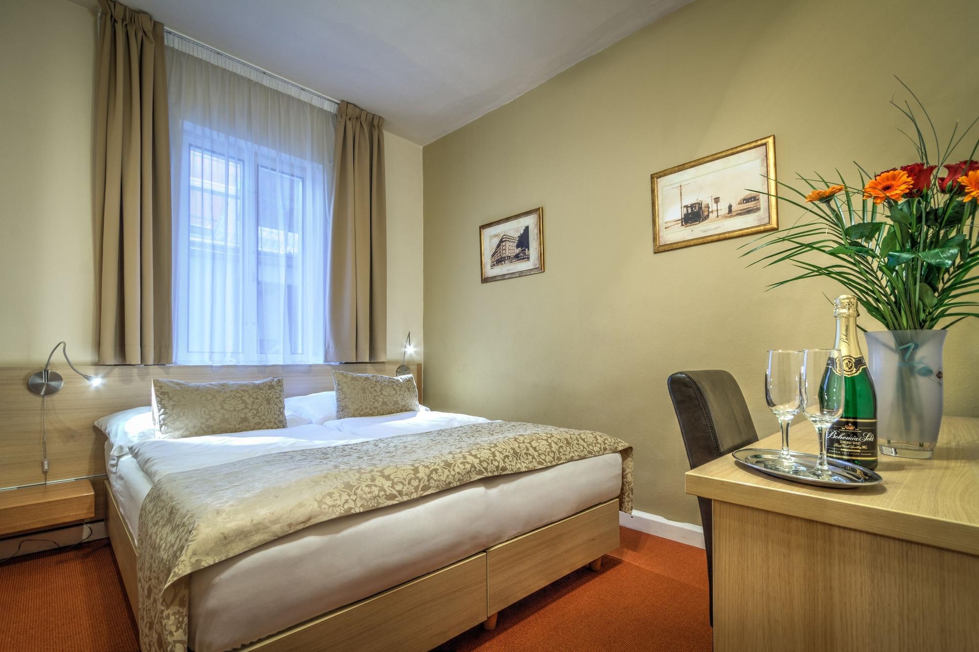 Hotel Taurus Praga Esterno foto