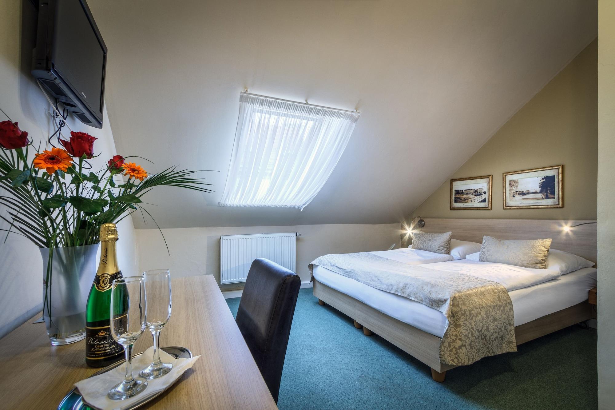 Hotel Taurus Praga Esterno foto