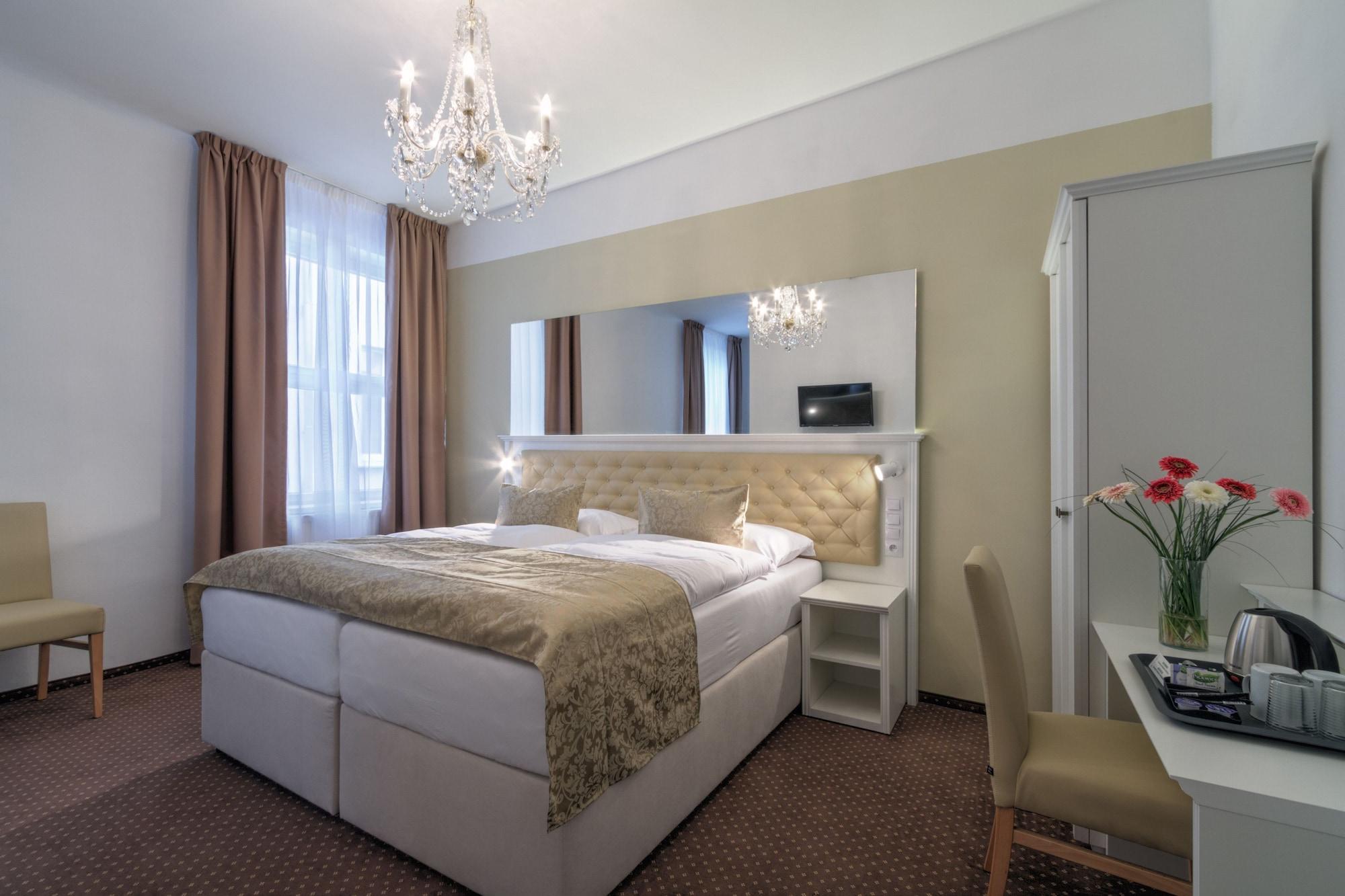 Hotel Taurus Praga Esterno foto