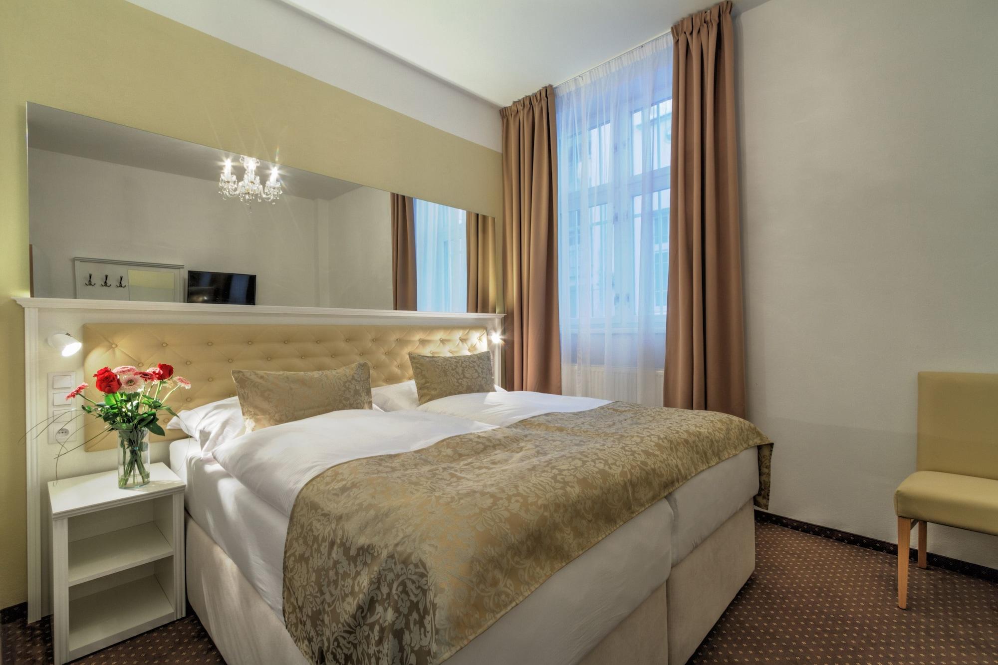 Hotel Taurus Praga Esterno foto