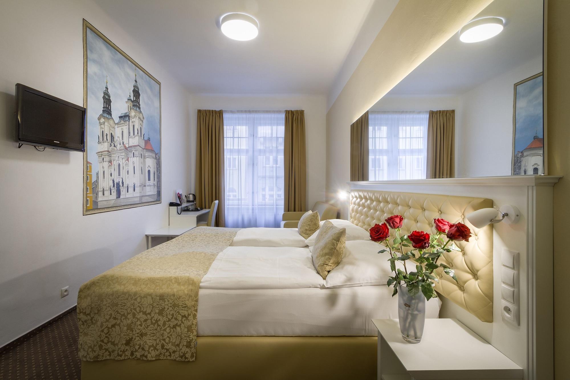 Hotel Taurus Praga Esterno foto