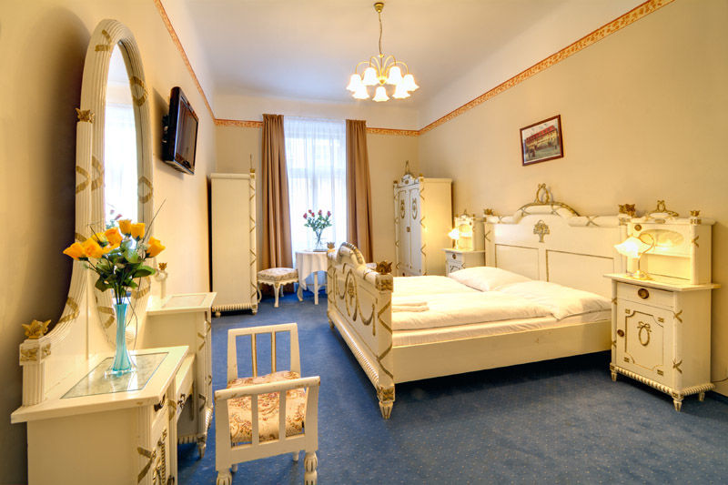 Hotel Taurus Praga Esterno foto