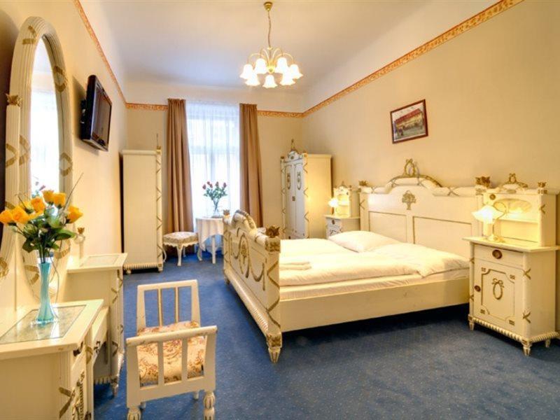 Hotel Taurus Praga Esterno foto