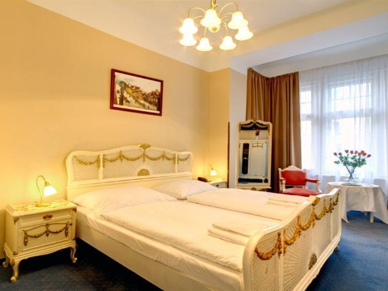 Hotel Taurus Praga Esterno foto