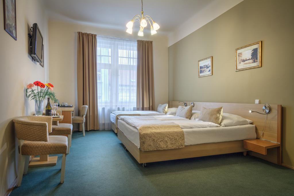 Hotel Taurus Praga Esterno foto