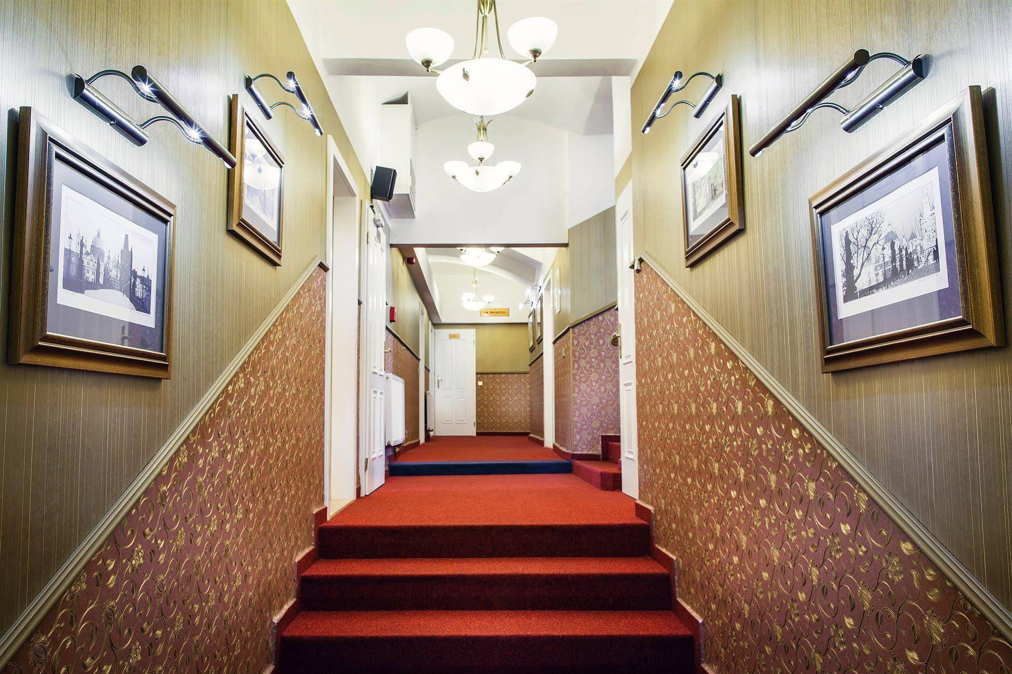 Hotel Taurus Praga Esterno foto