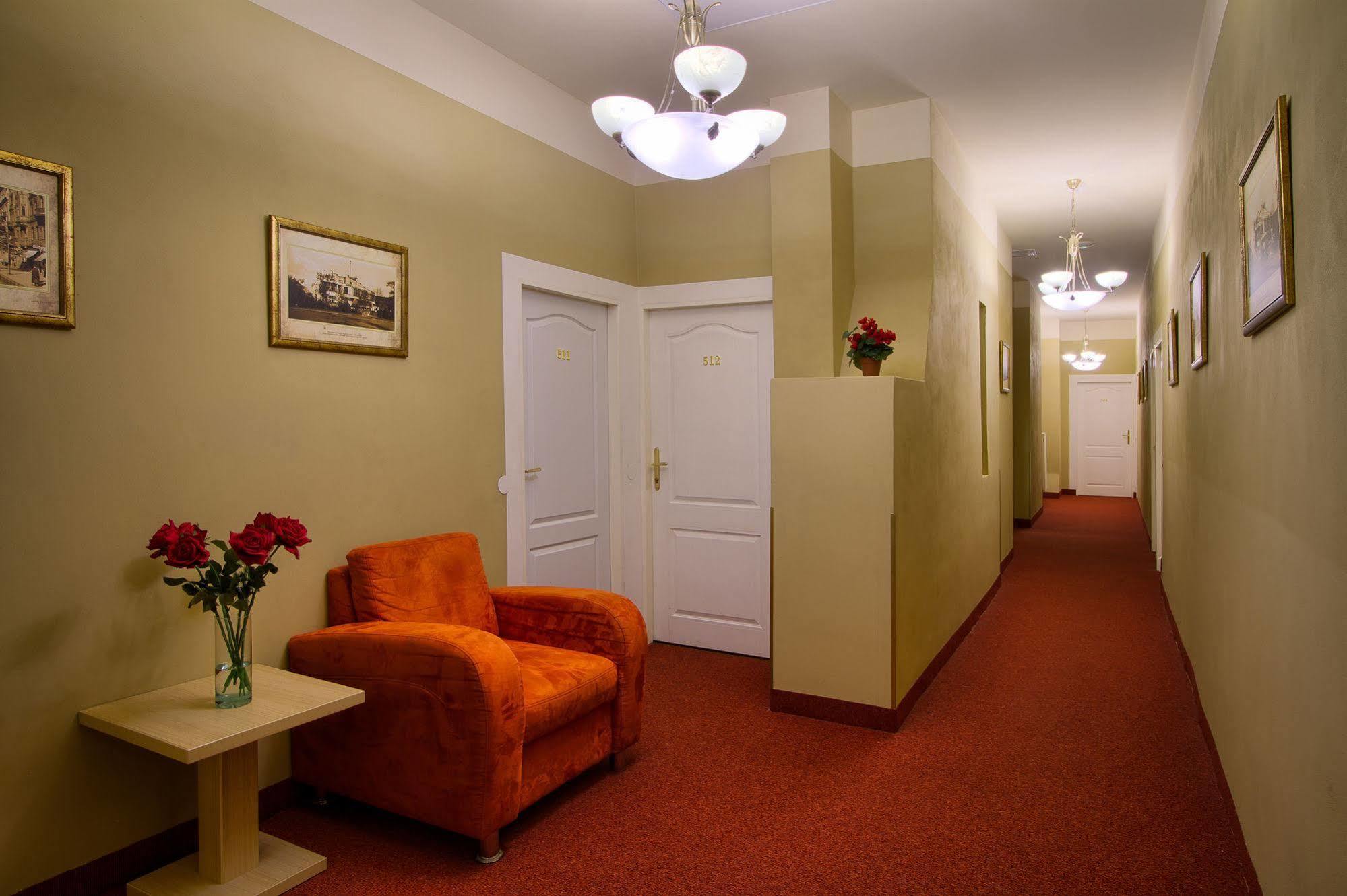 Hotel Taurus Praga Esterno foto