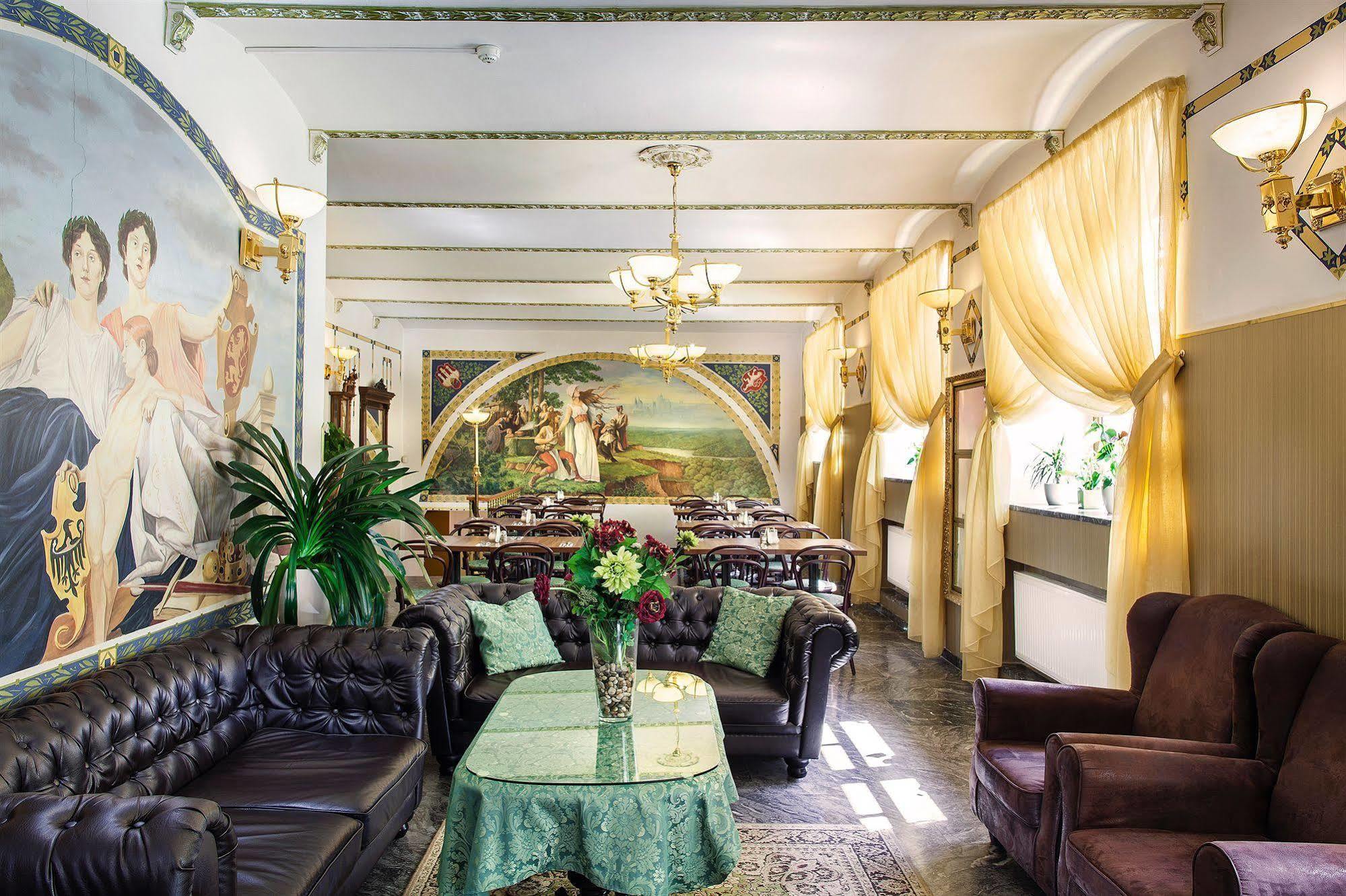 Hotel Taurus Praga Esterno foto
