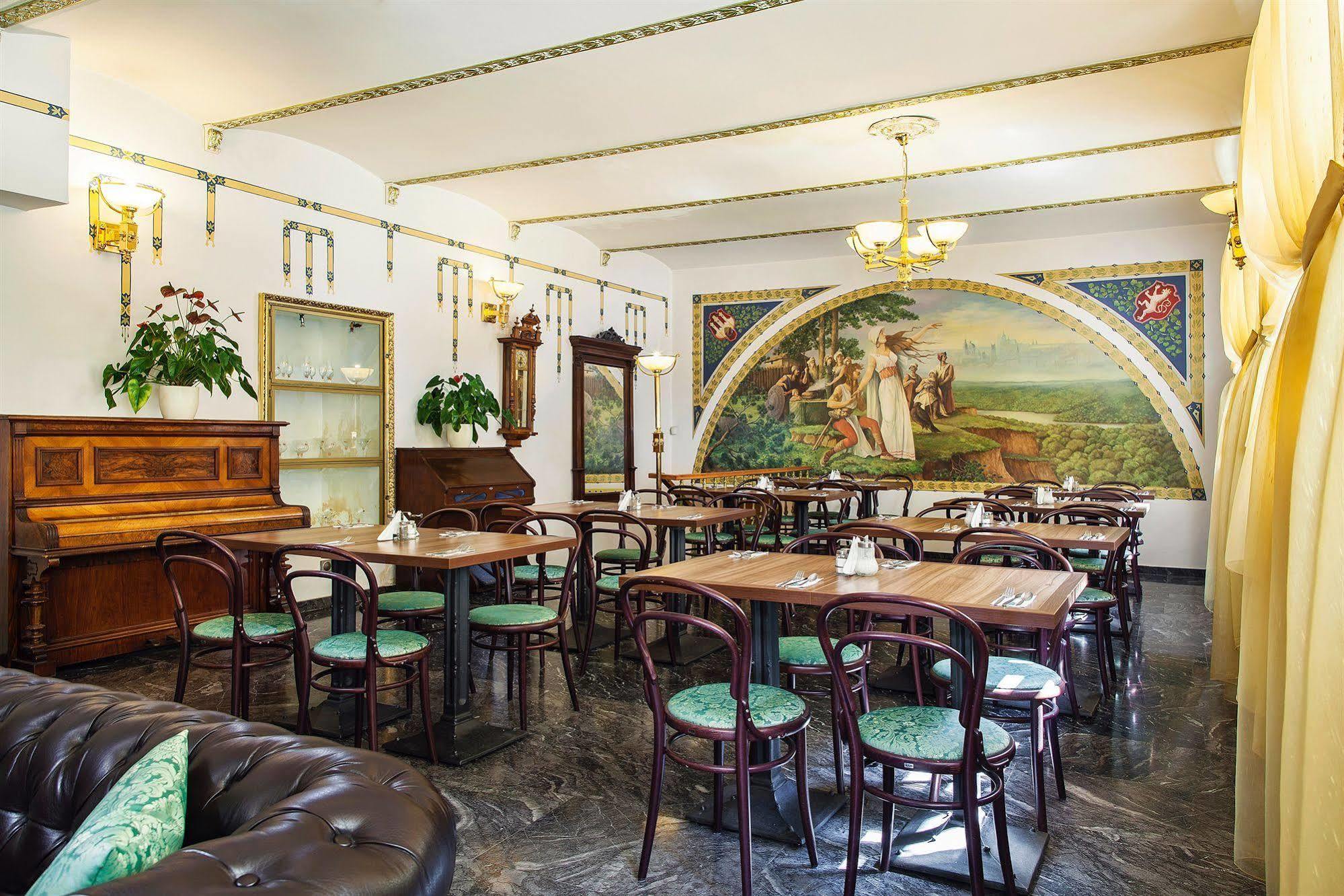 Hotel Taurus Praga Esterno foto