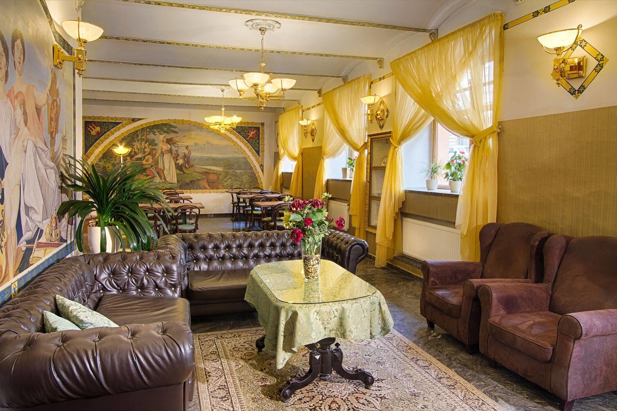 Hotel Taurus Praga Esterno foto