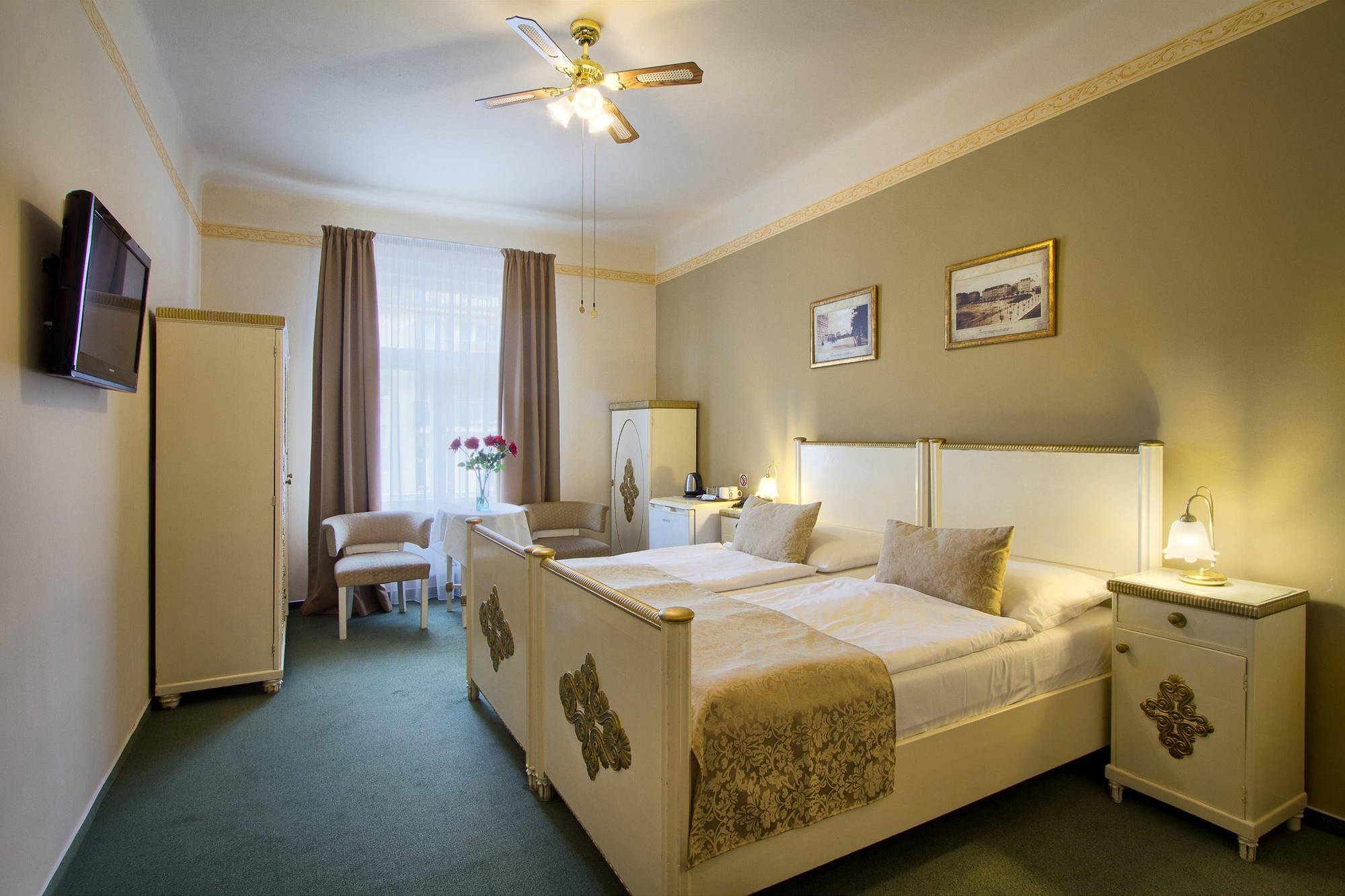 Hotel Taurus Praga Esterno foto