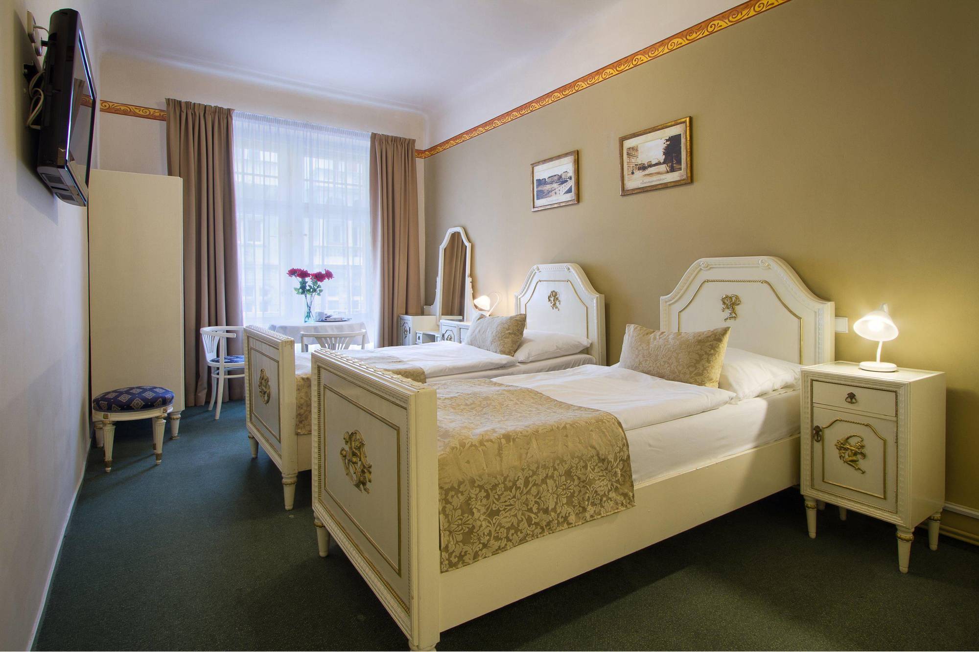 Hotel Taurus Praga Esterno foto