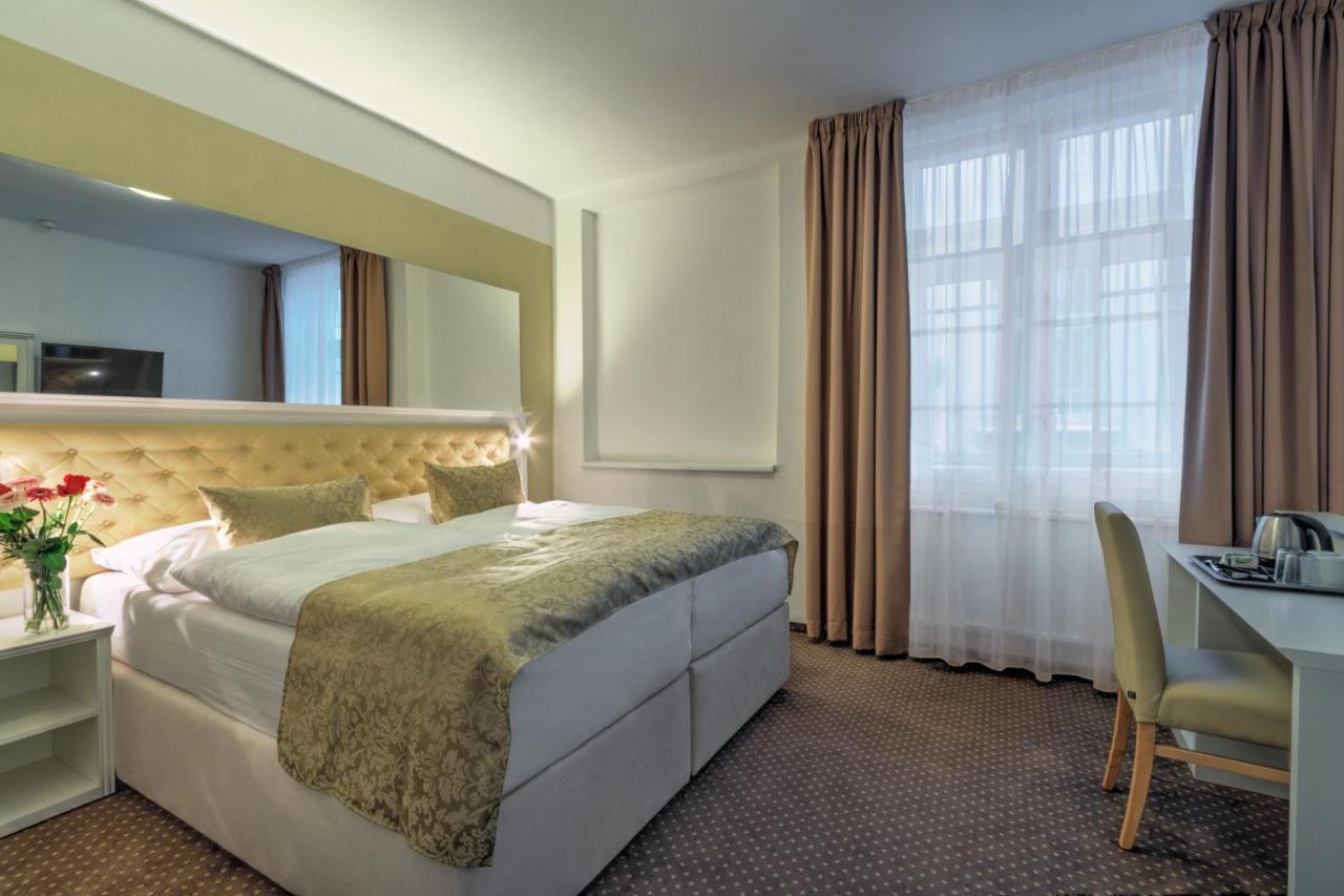 Hotel Taurus Praga Esterno foto