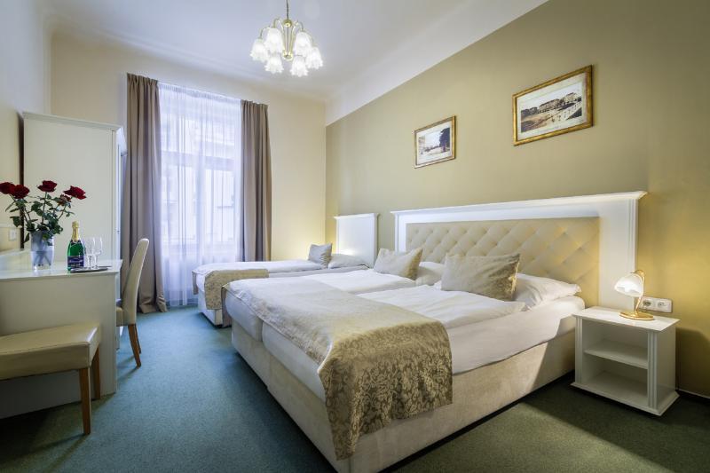 Hotel Taurus Praga Esterno foto