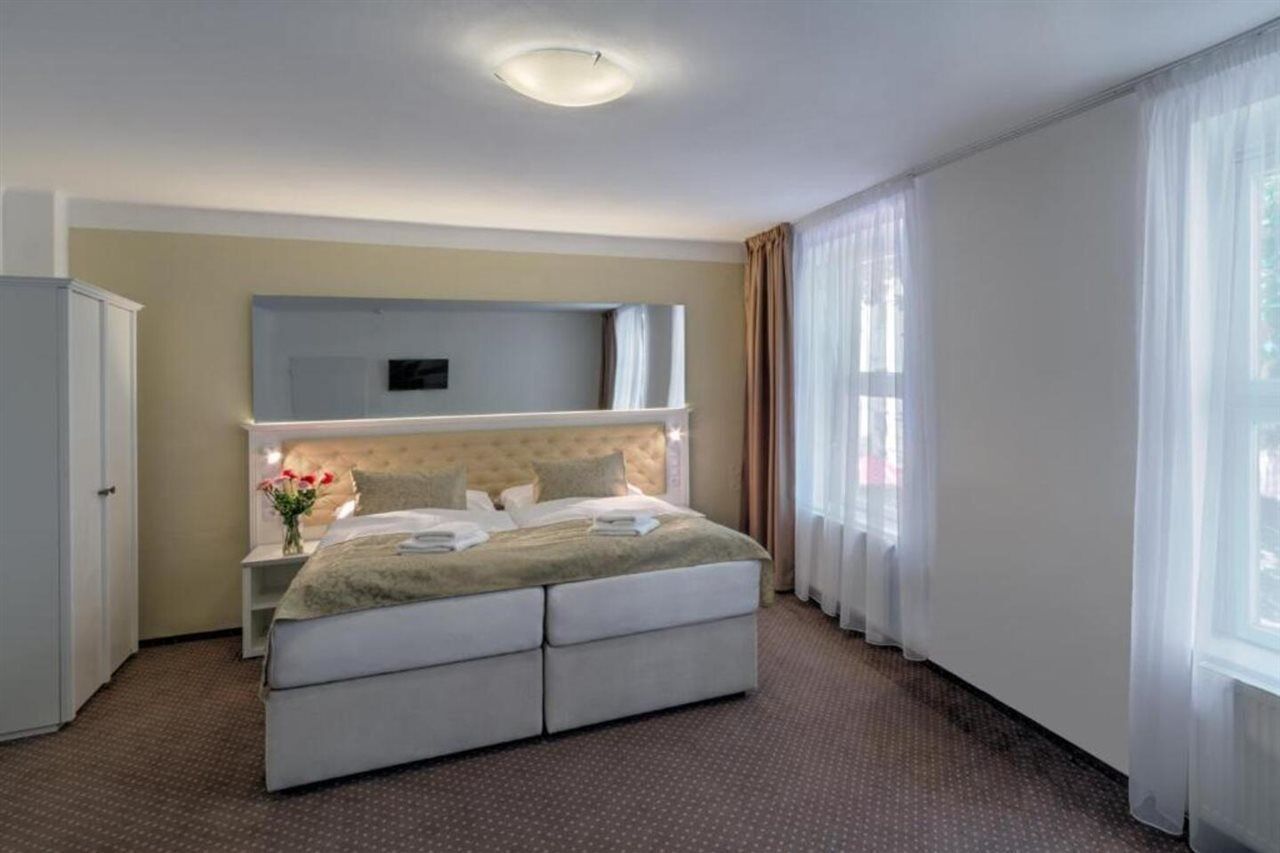 Hotel Taurus Praga Esterno foto